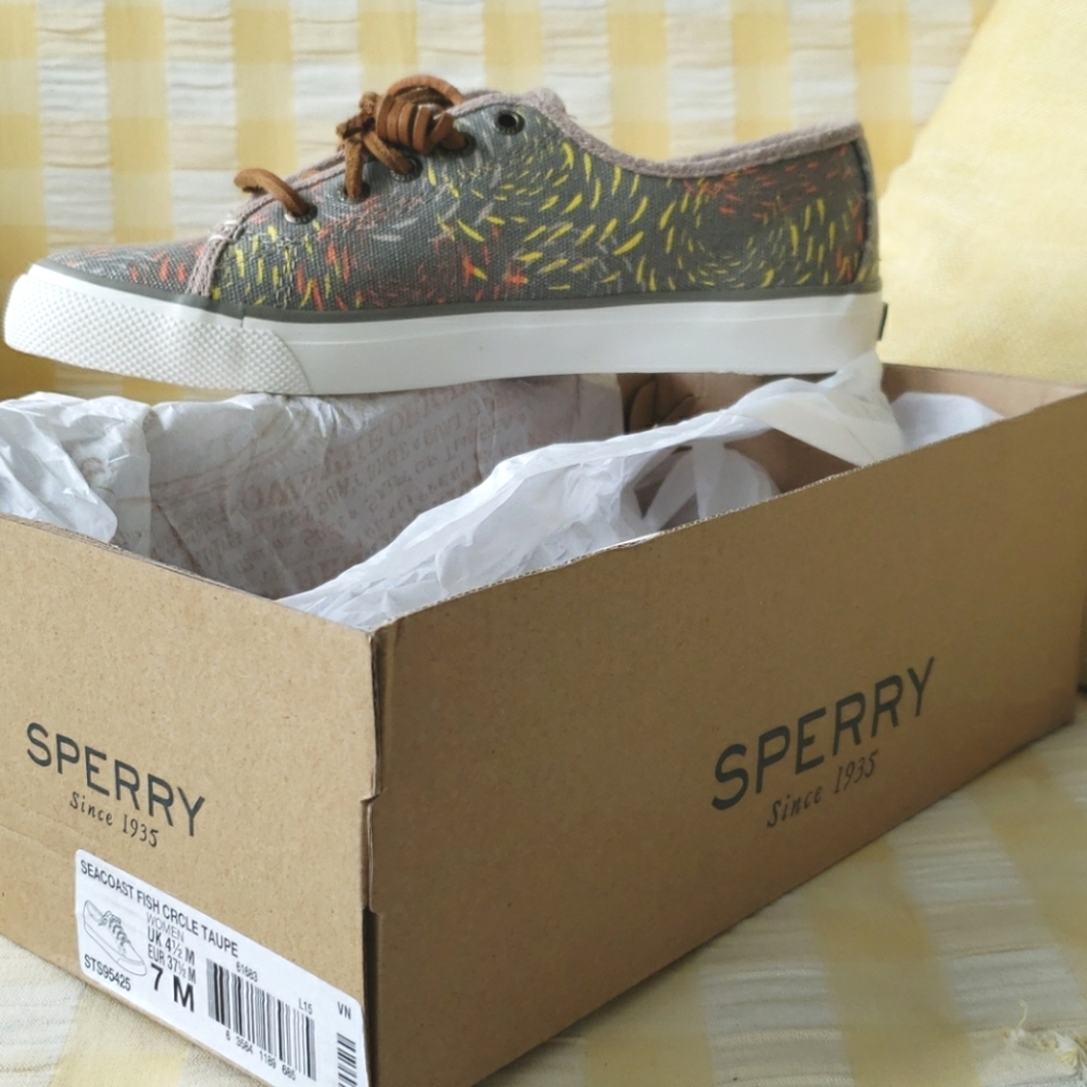 Sperry Seacoast Fish Circle Taupe NWT
